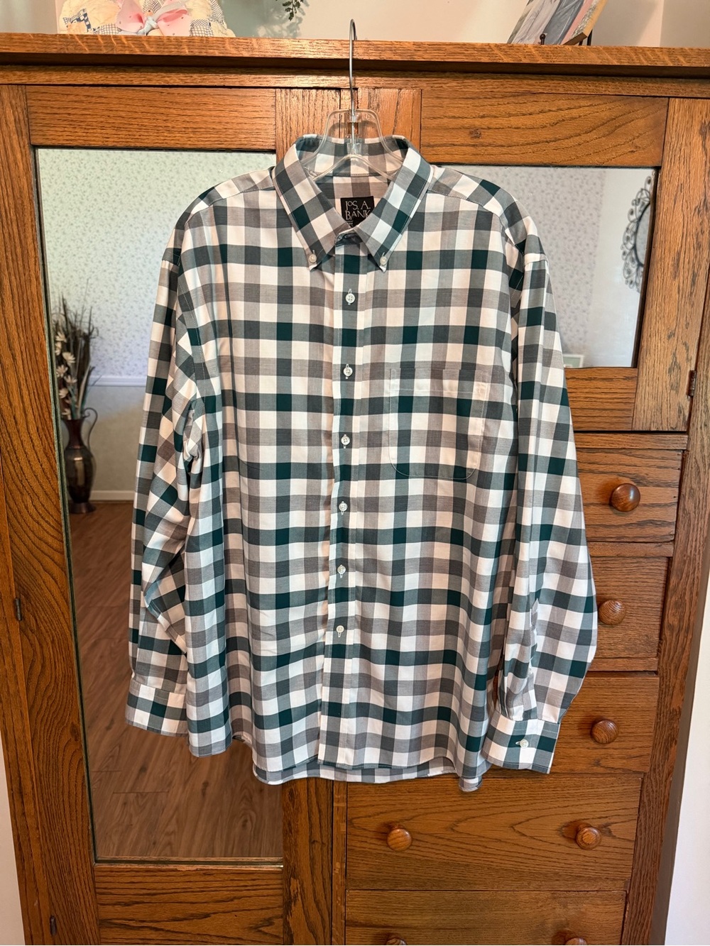 Jos. A. Bank Men’s Long Sleeve L Classic Button-Down Shirt